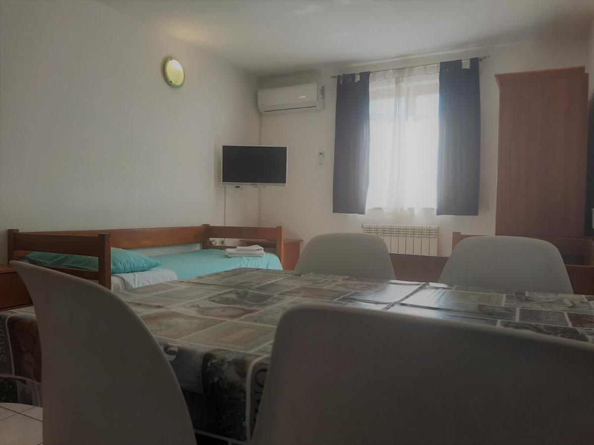 Apartments Barbara Gregovica Pula Buitenkant foto